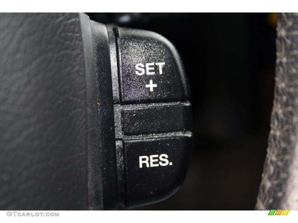 2003 Land Rover Discovery SE Controls Photo #42279371