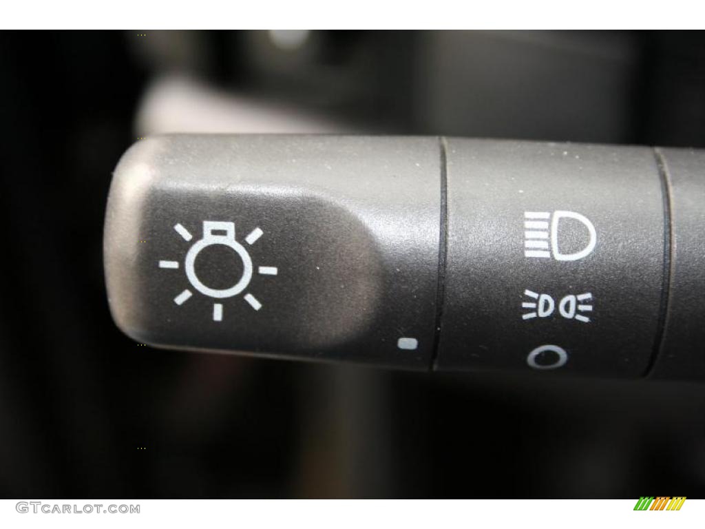 2003 Land Rover Discovery SE Controls Photo #42279383