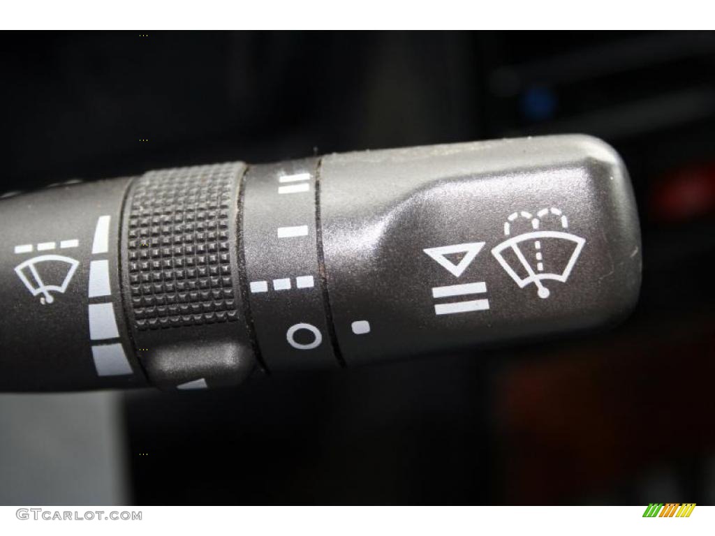 2003 Land Rover Discovery SE Controls Photo #42279395