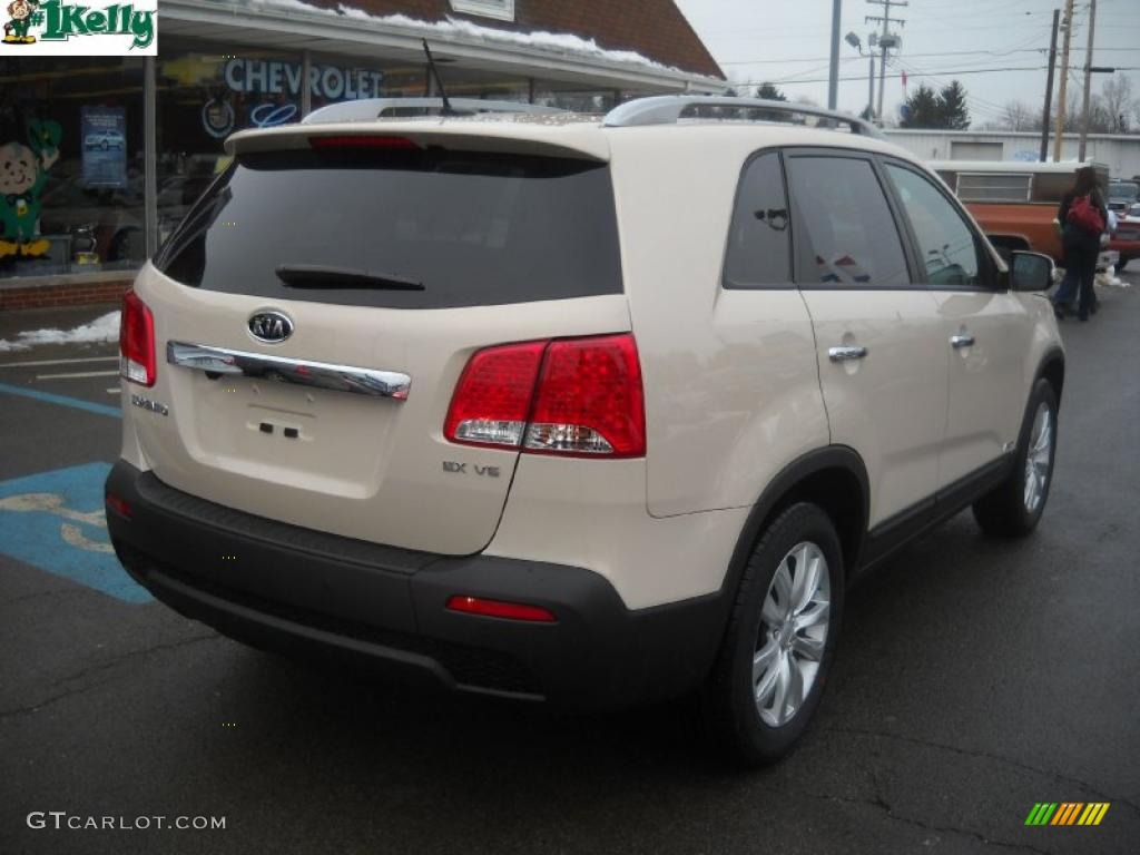 2011 Sorento EX V6 AWD - White Sand Beige / Black photo #3