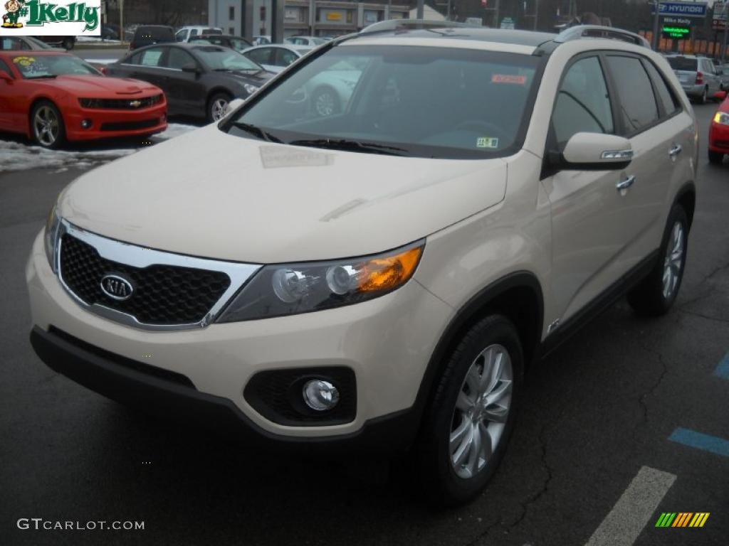 2011 Sorento EX V6 AWD - White Sand Beige / Black photo #7