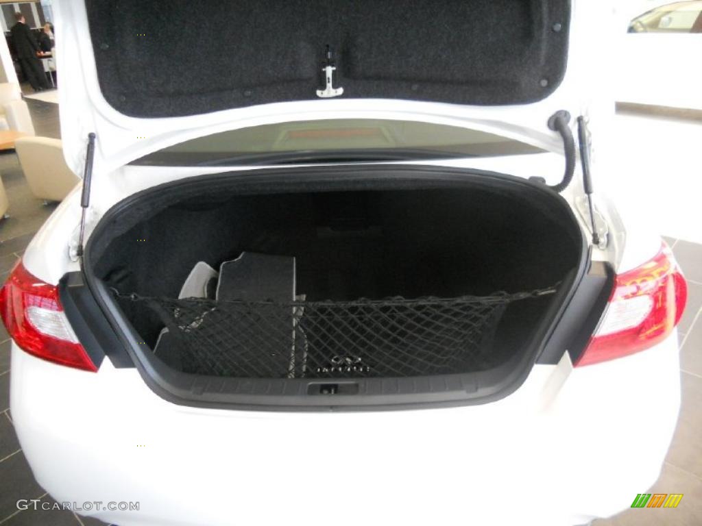 2011 Infiniti M 56 Sedan Trunk Photos
