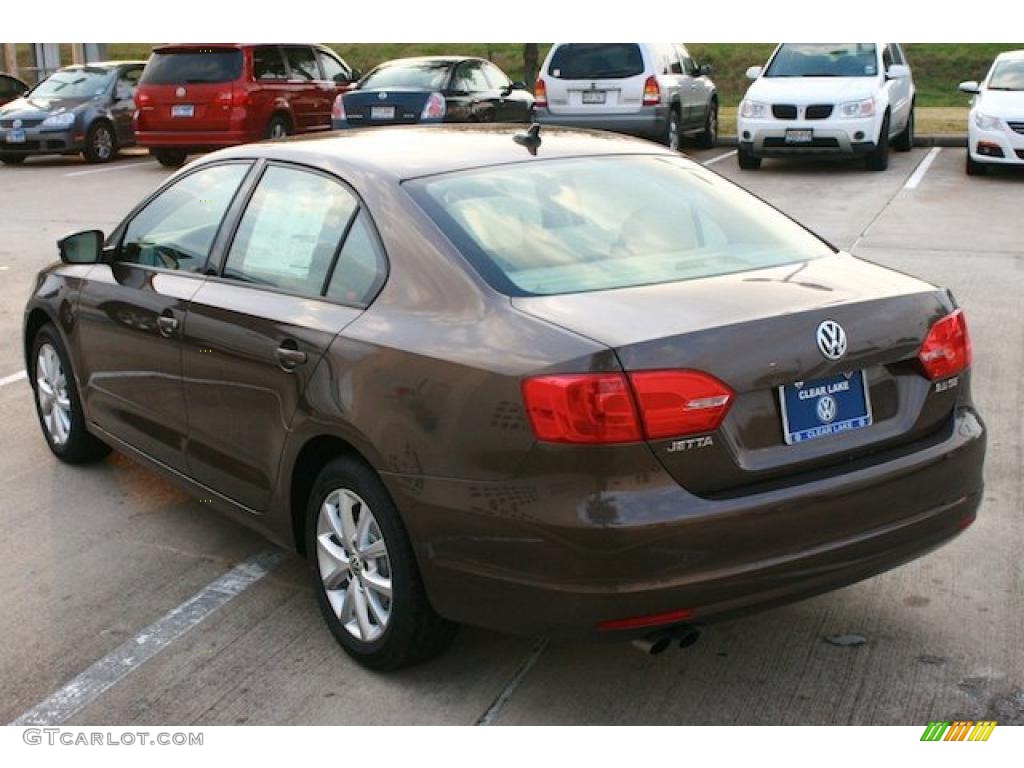 2011 Jetta SE Sedan - Toffee Brown Metallic / Cornsilk Beige photo #2