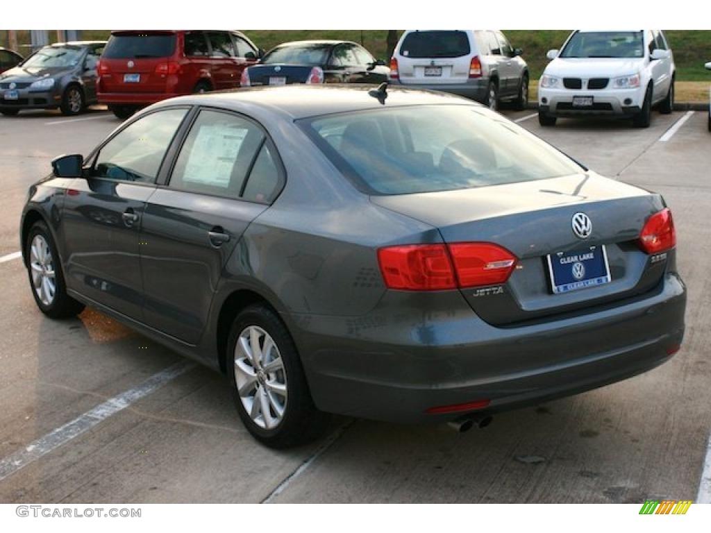 2011 Jetta SE Sedan - Platinum Gray Metallic / Titan Black photo #2