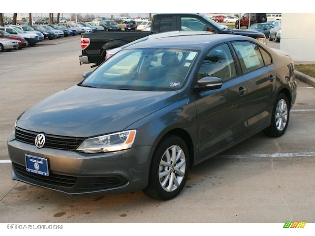 2011 Jetta SE Sedan - Platinum Gray Metallic / Titan Black photo #3