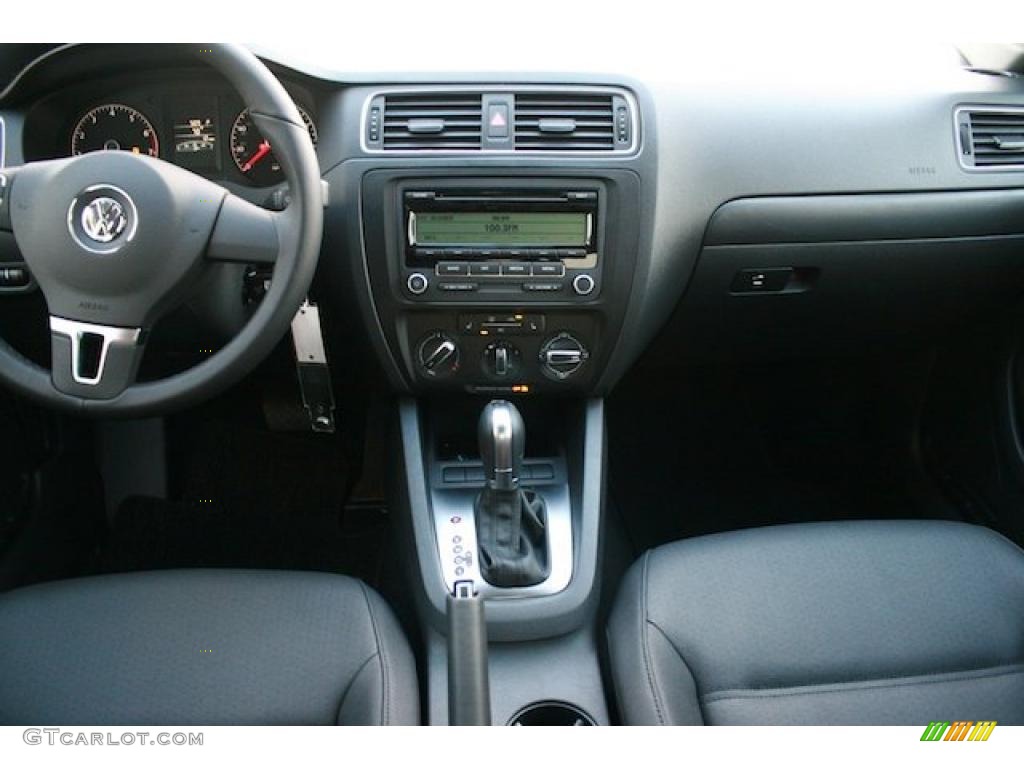 2011 Volkswagen Jetta SE Sedan Titan Black Dashboard Photo #42292391