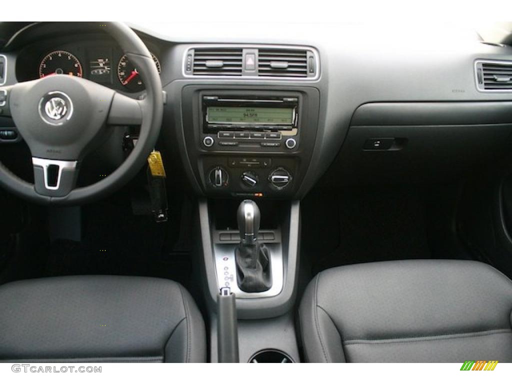 2011 Volkswagen Jetta SE Sedan Titan Black Dashboard Photo #42292619