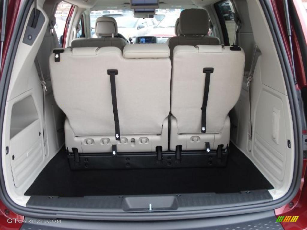 2011 Chrysler Town & Country Touring - L Trunk Photo #42293387