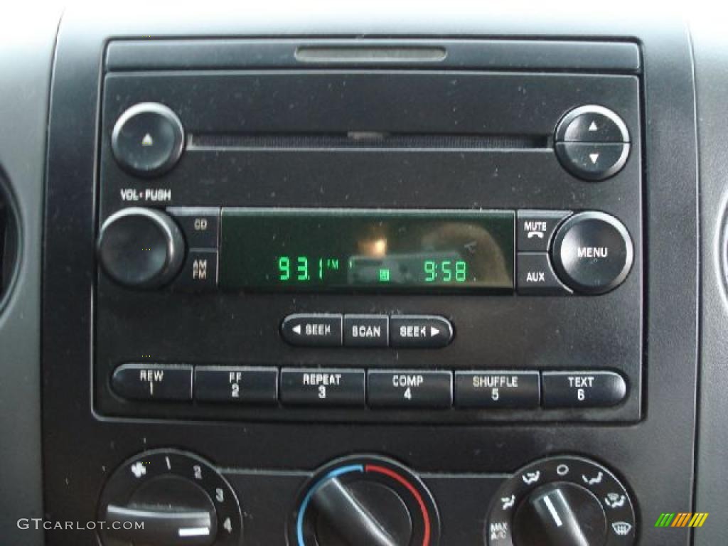 2004 F150 STX SuperCab 4x4 - Black / Medium Graphite photo #24