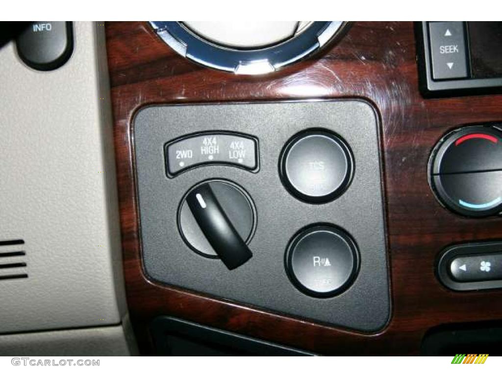 2008 Ford F350 Super Duty Lariat Crew Cab 4x4 Controls Photo #42302524