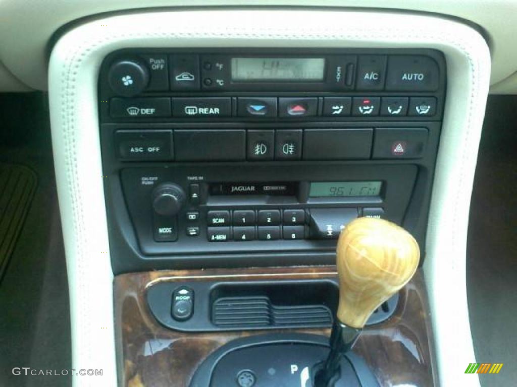 1997 Jaguar XK XK8 Convertible Controls Photo #42303844