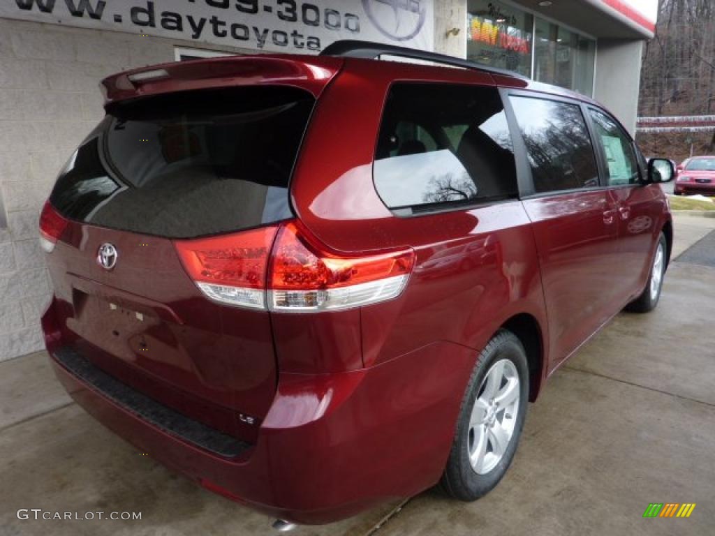 2011 Sienna LE - Salsa Red Pearl / Bisque photo #2