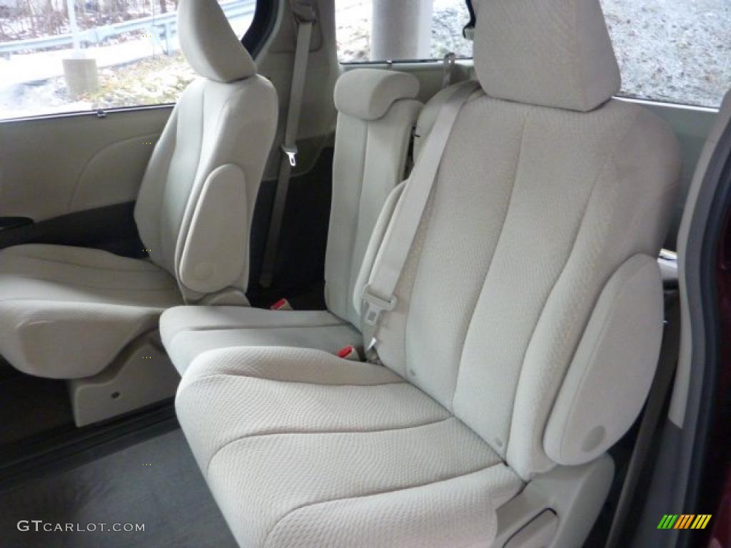 2011 Sienna LE - Salsa Red Pearl / Bisque photo #9