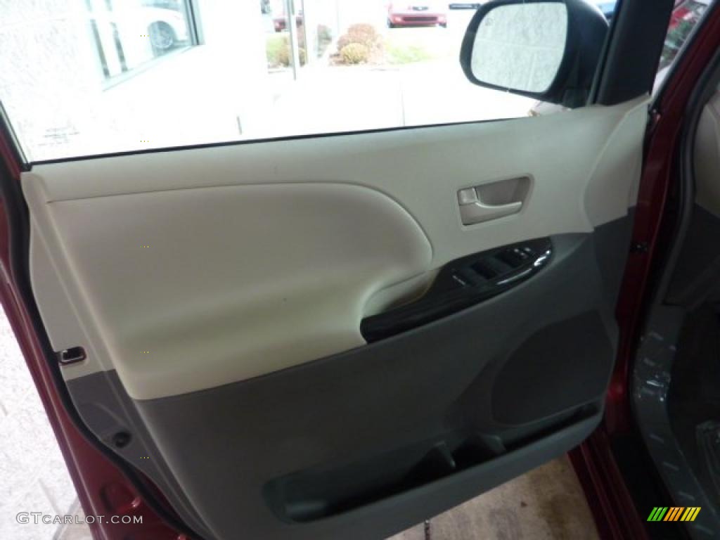 2011 Sienna LE - Salsa Red Pearl / Bisque photo #11