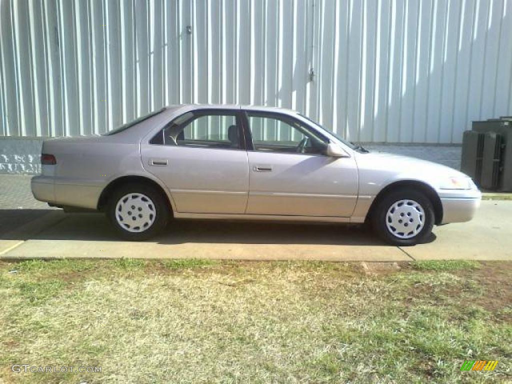 Cashmere Beige Metallic 1999 Toyota Camry LE Exterior Photo #42304284