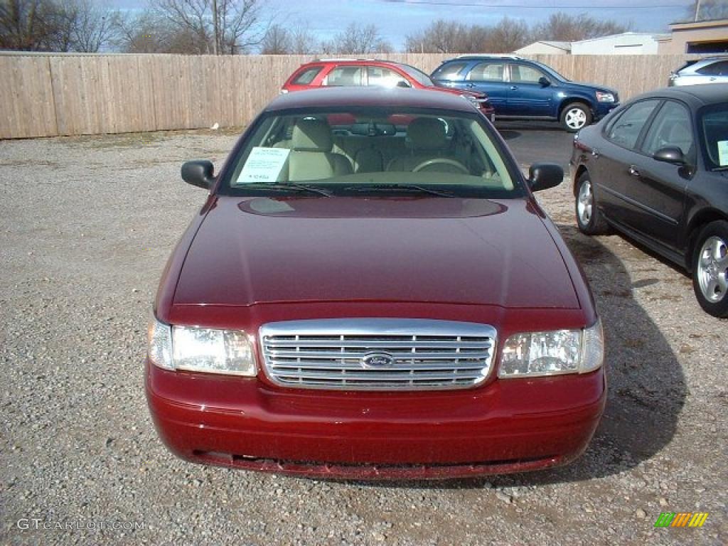 2006 Crown Victoria LX - Dark Toreador Red Metallic / Light Camel photo #2
