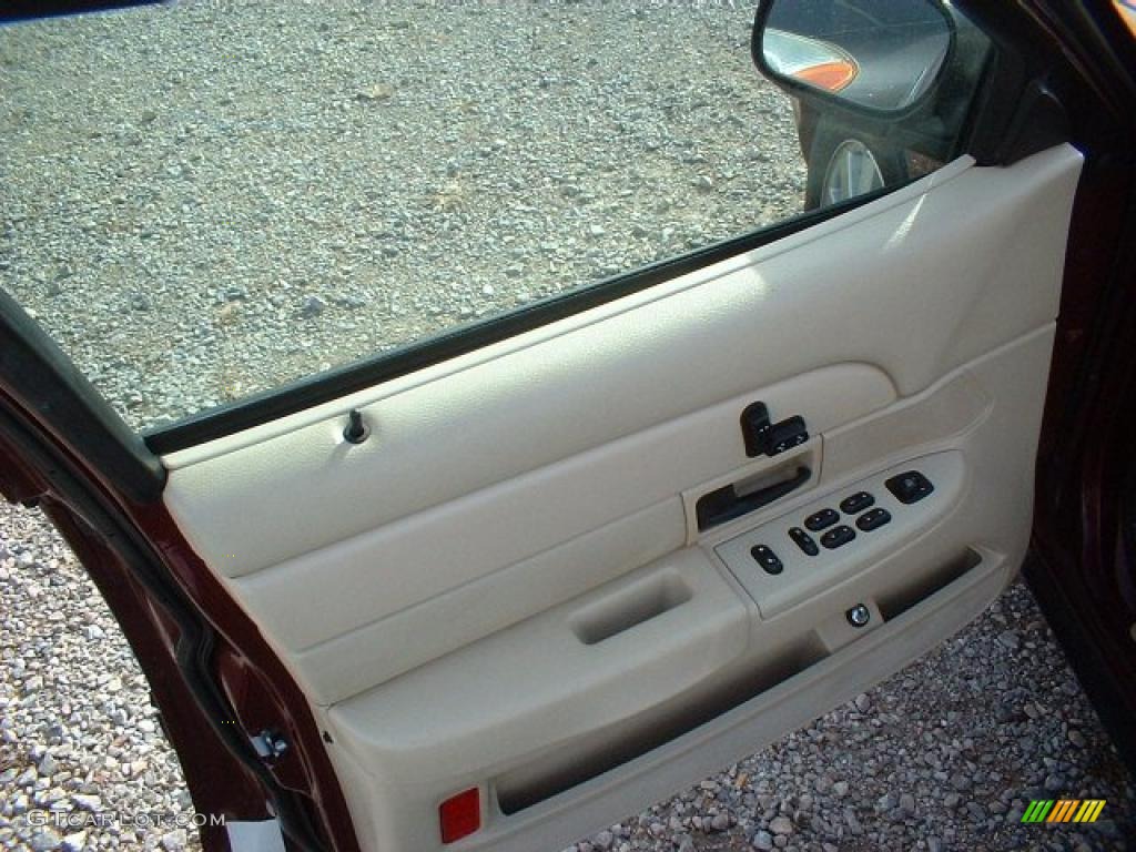 2006 Ford Crown Victoria LX Light Camel Door Panel Photo #42310036