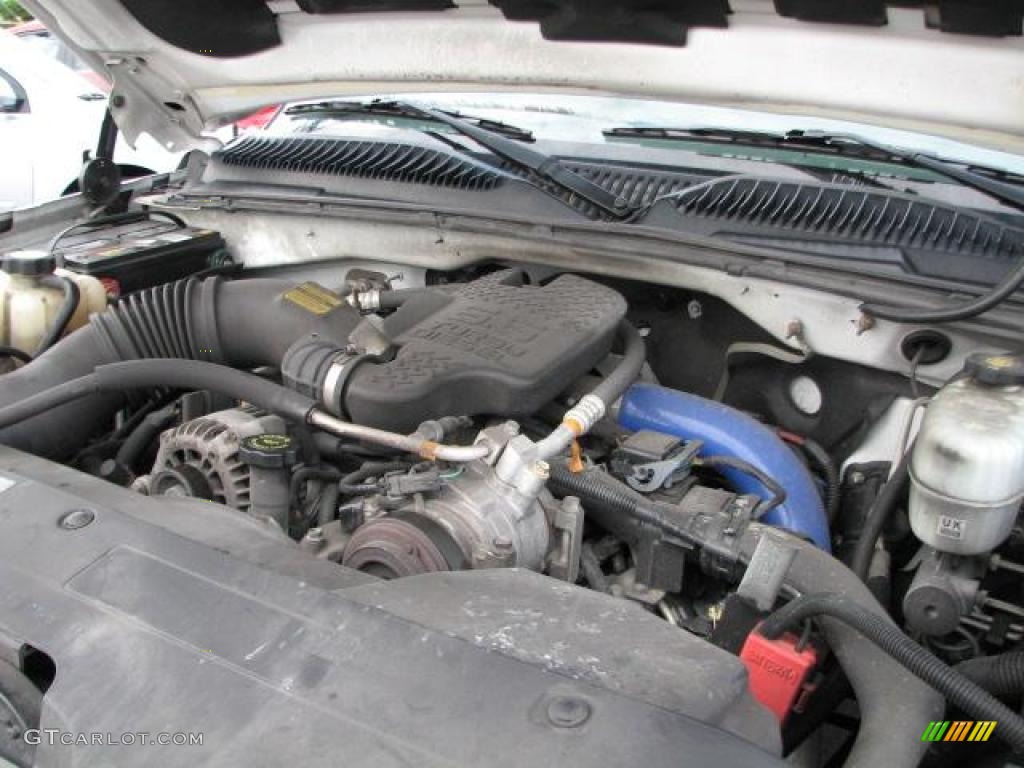 2004 Chevrolet Silverado 3500HD Crew Cab 4x4 Dually Engine Photos