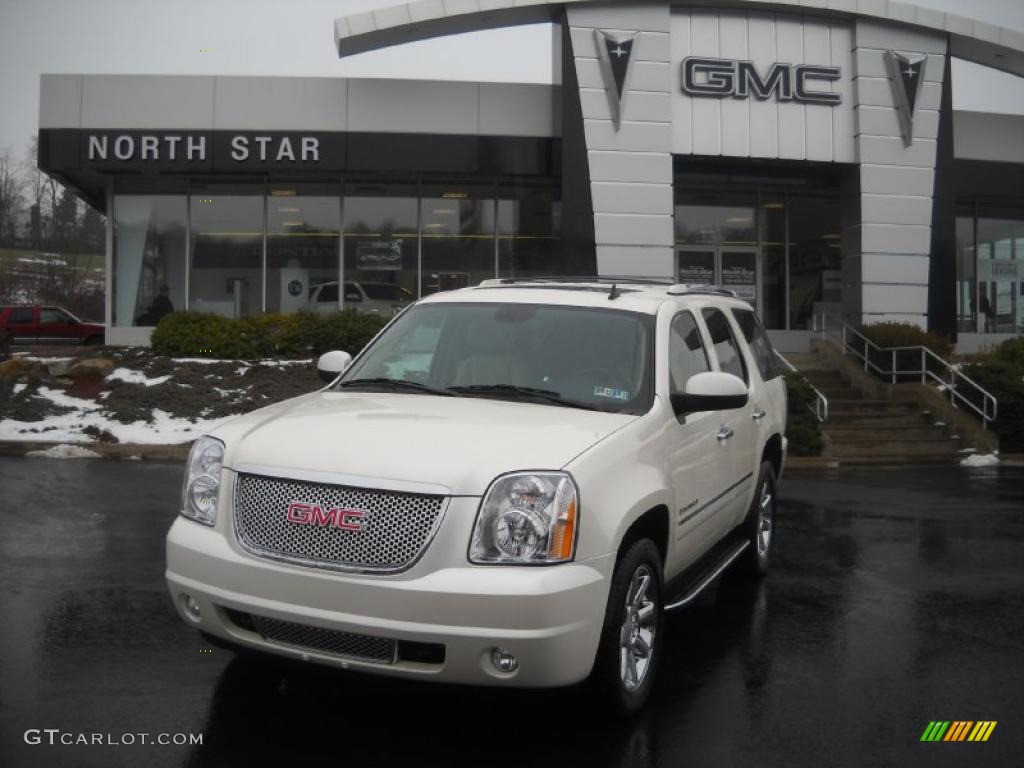 2009 Yukon Denali AWD - Summit White / Cocoa/Light Cashmere photo #1