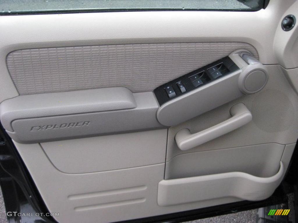 2007 Ford Explorer Sport Trac XLT 4x4 Light Stone Door Panel Photo #42315391