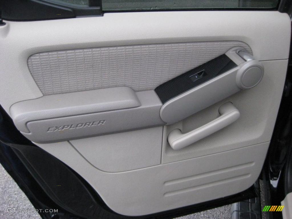 2007 Ford Explorer Sport Trac XLT 4x4 Light Stone Door Panel Photo #42315427