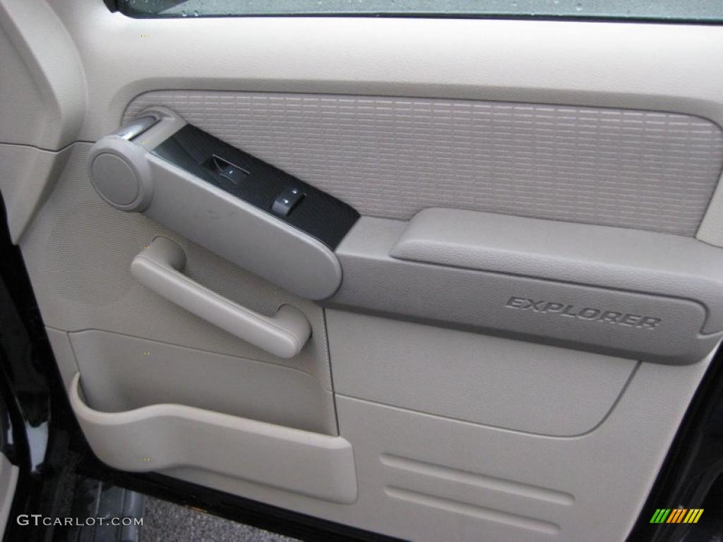 2007 Ford Explorer Sport Trac XLT 4x4 Light Stone Door Panel Photo #42315479
