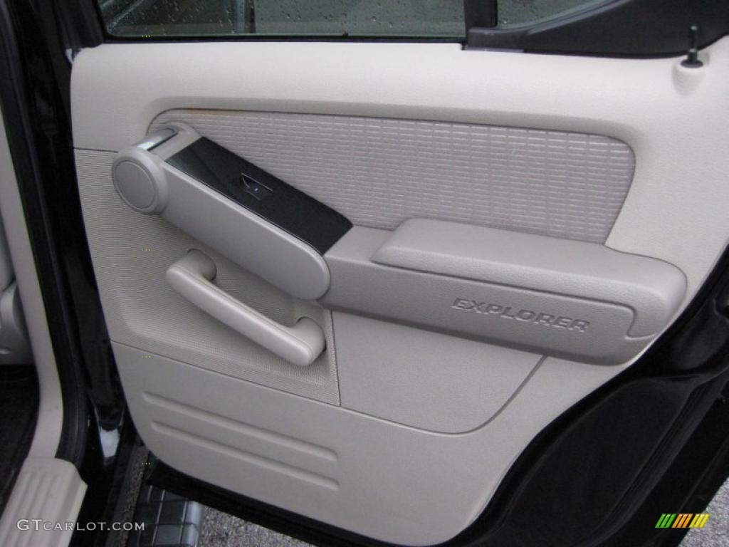 2007 Ford Explorer Sport Trac XLT 4x4 Light Stone Door Panel Photo #42315527