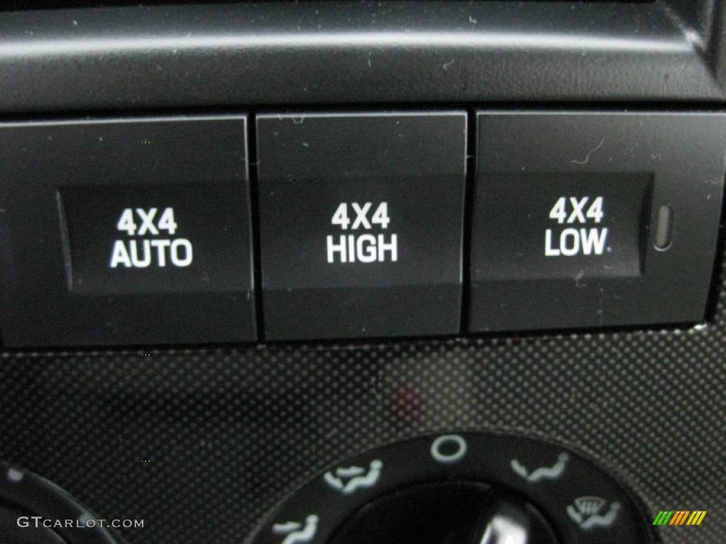 2007 Ford Explorer Sport Trac XLT 4x4 Controls Photos