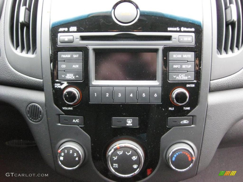 2010 Kia Forte Koup EX Controls Photo #42316051