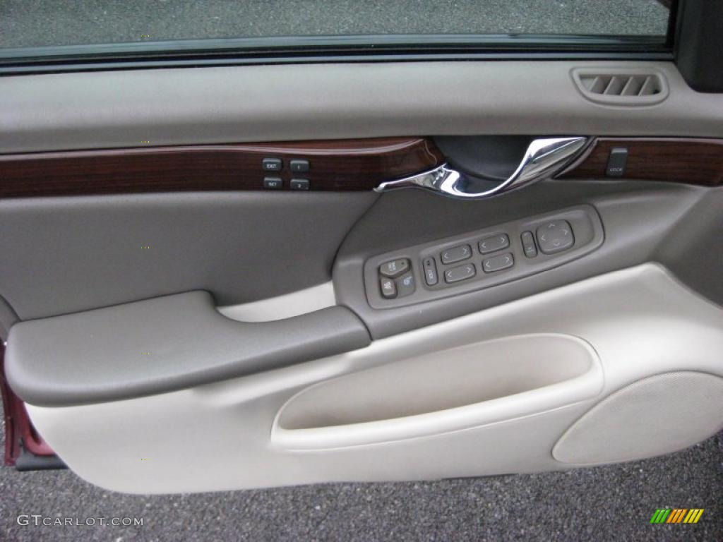 2001 Cadillac DeVille DTS Sedan Oatmeal Door Panel Photo #42319335