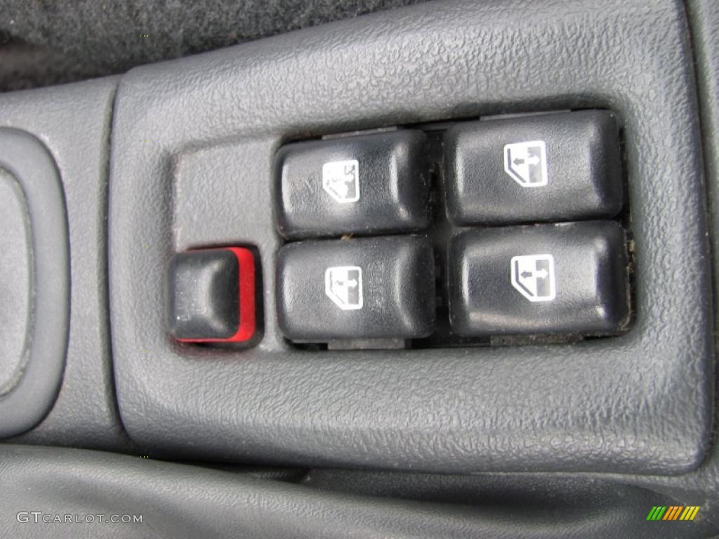 2002 Chevrolet Cavalier LS Sedan Controls Photo #42319439