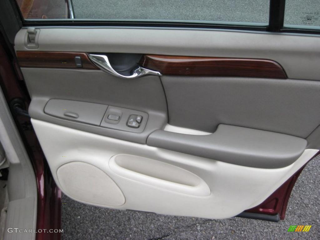 2001 Cadillac DeVille DTS Sedan Oatmeal Door Panel Photo #42319475