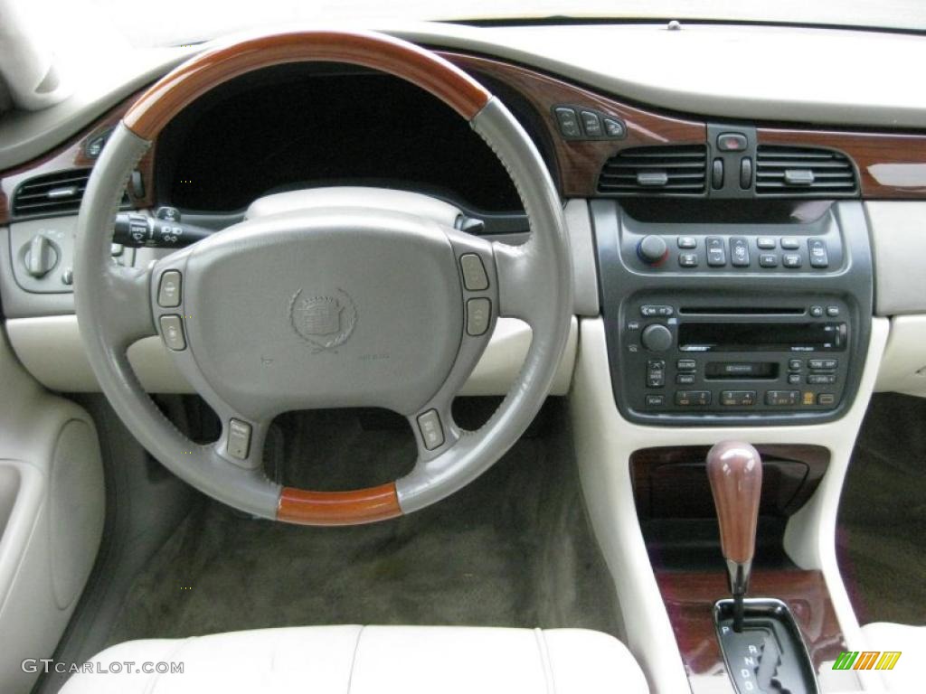 2001 Cadillac DeVille DTS Sedan Oatmeal Dashboard Photo #42319491