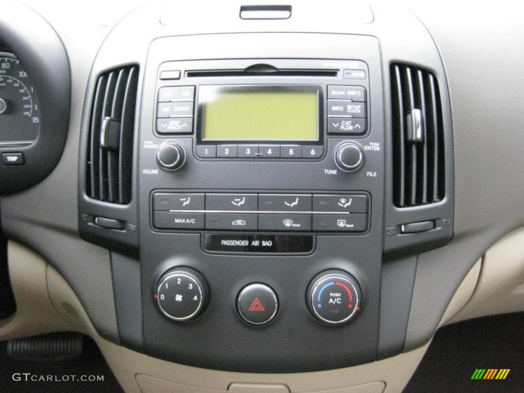 2011 Hyundai Elantra Touring GLS Controls Photo #42319543