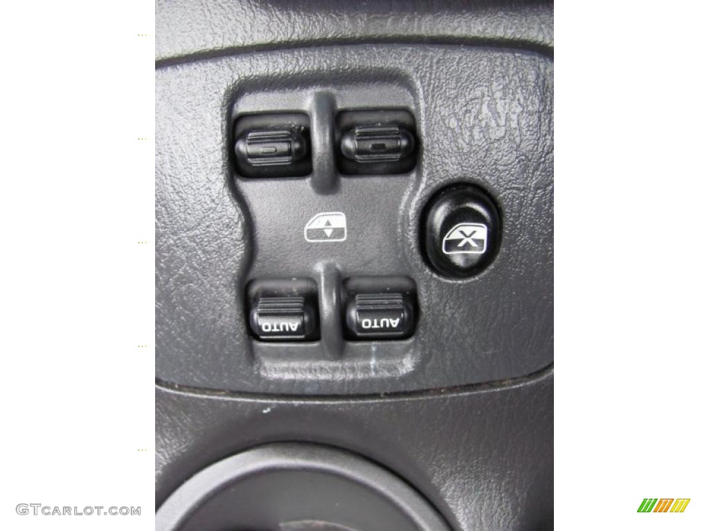 2004 Dodge Ram 2500 ST Regular Cab 4x4 Controls Photo #42319727
