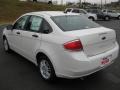 White Suede - Focus SE Sedan Photo No. 8