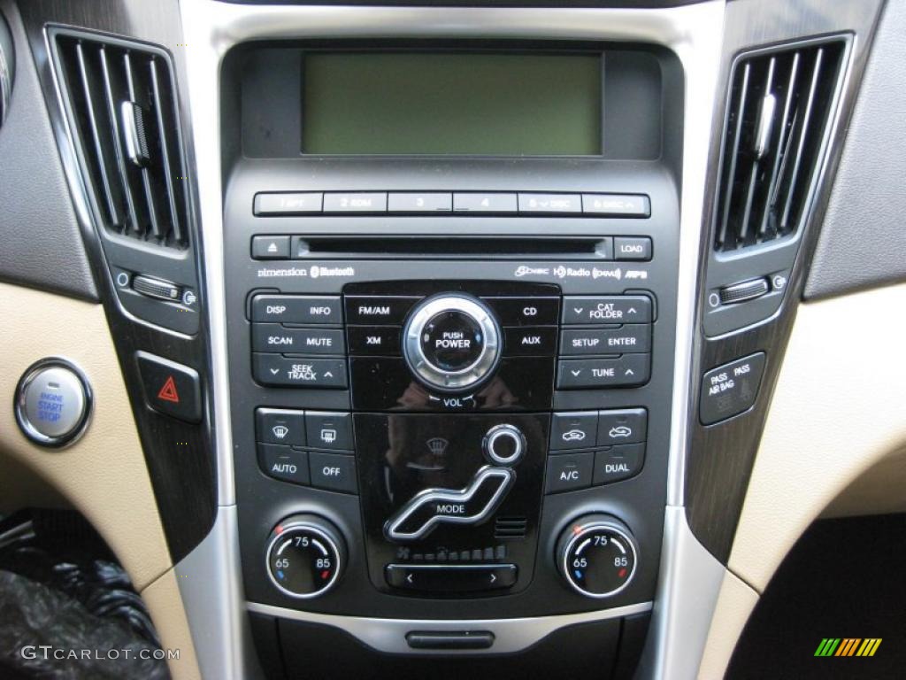 2011 Hyundai Sonata Limited 2.0T Controls Photo #42323911