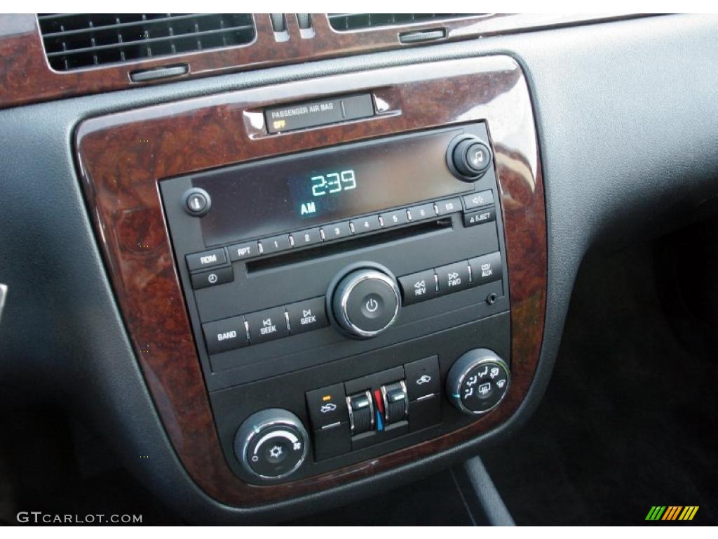 2010 Chevrolet Impala LS Controls Photo #42325015