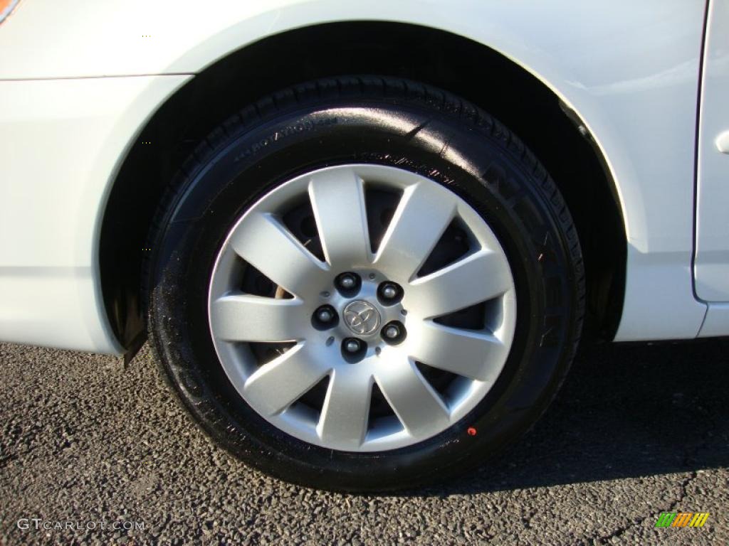 2004 Toyota Corolla LE Wheel Photo #42329870