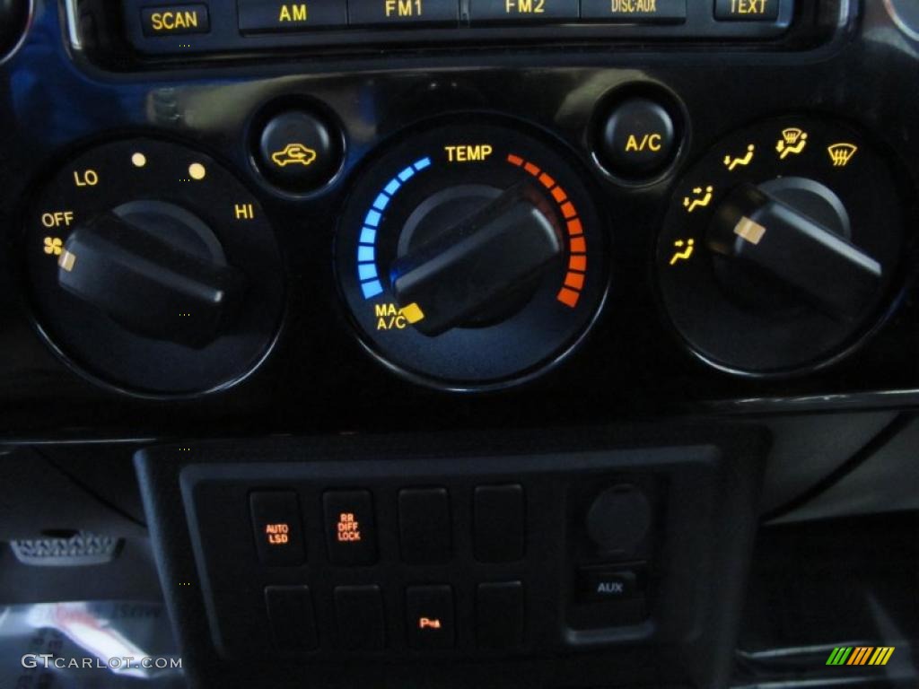 2008 Toyota FJ Cruiser Standard FJ Cruiser Model Controls Photo #42333327