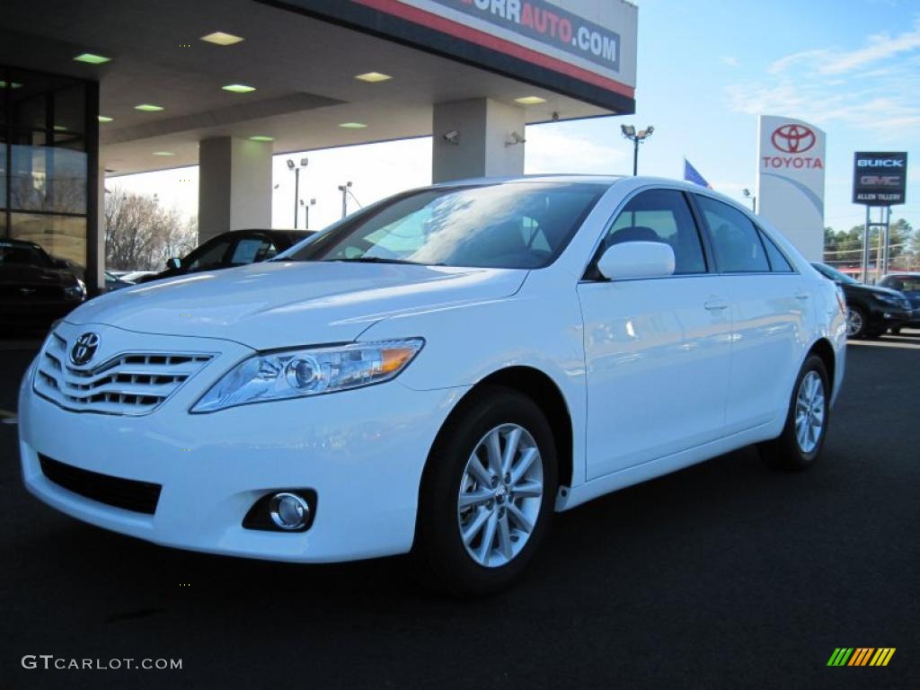 2011 Camry XLE - Super White / Bisque photo #1