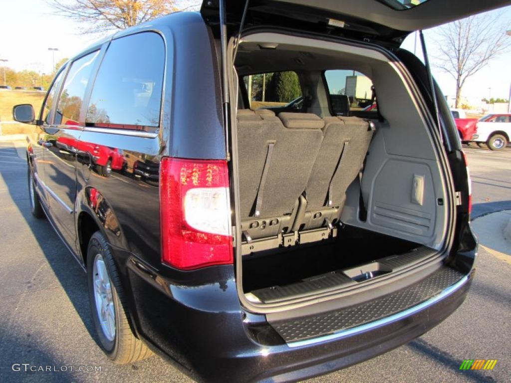 2011 Town & Country Touring - Blackberry Pearl / Black/Light Graystone photo #9