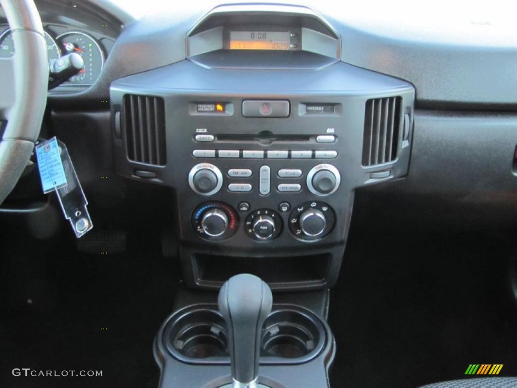 2007 Mitsubishi Endeavor LS Controls Photo #42342768