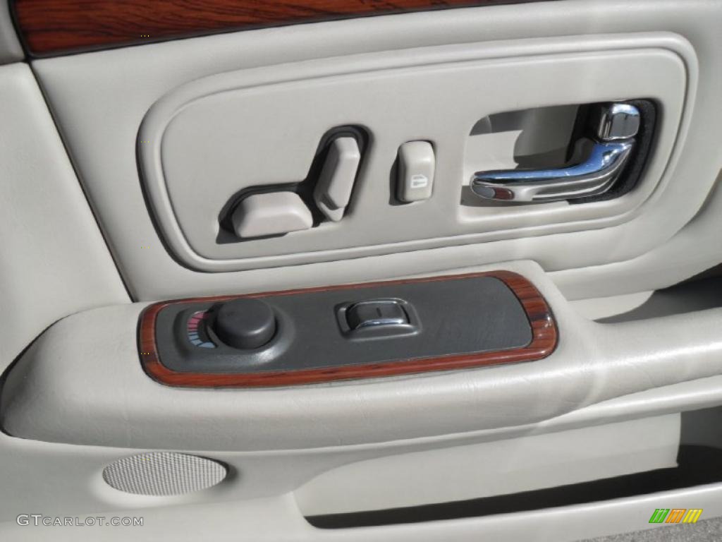 1997 Cadillac DeVille Sedan Controls Photo #42343922