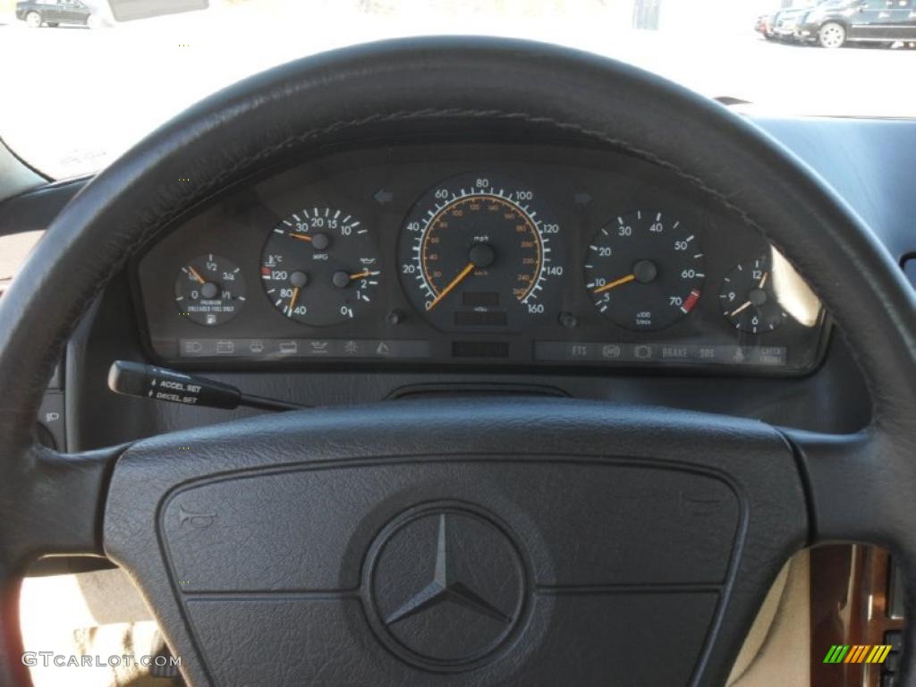 1995 Mercedes-Benz SL 320 Roadster Gauges Photo #42345492