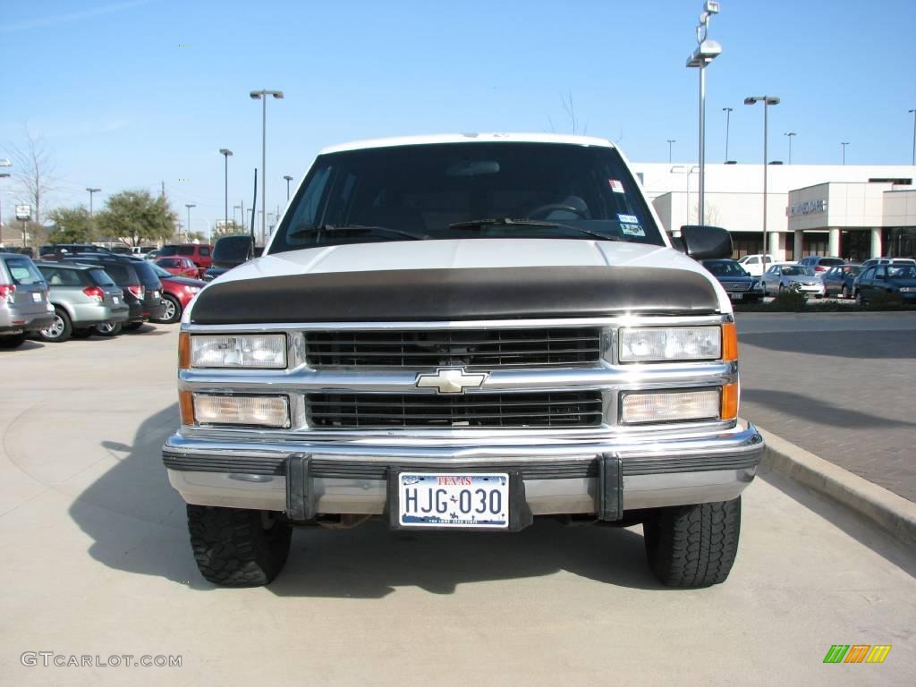 1994 Suburban C2500 - White / Denim Blue photo #2