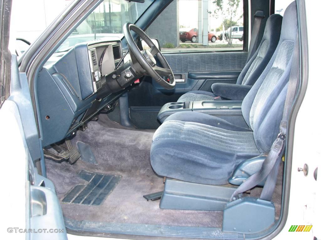 1994 Suburban C2500 - White / Denim Blue photo #9