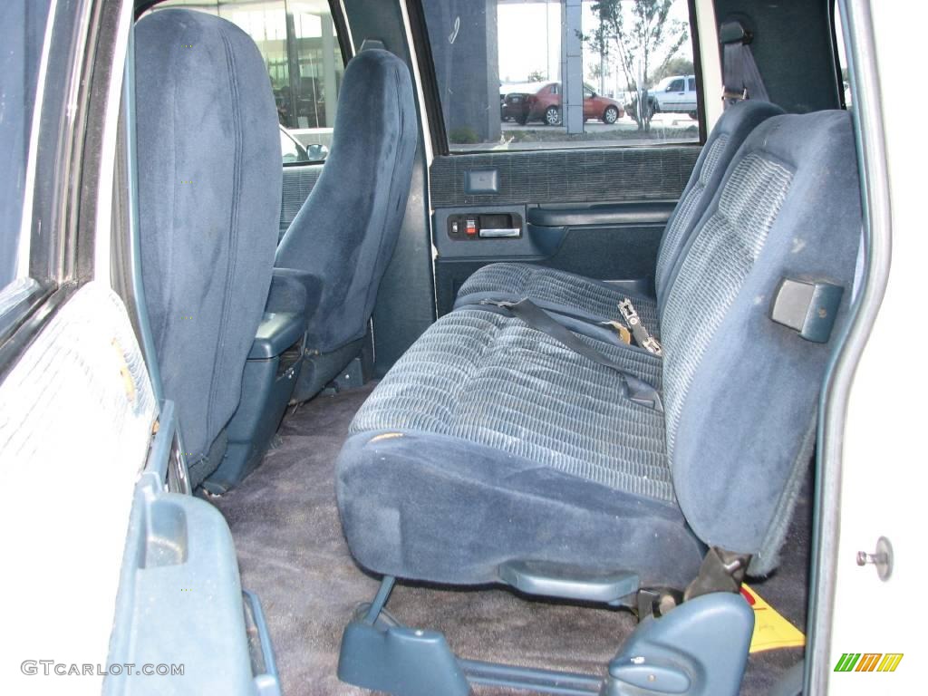 1994 Suburban C2500 - White / Denim Blue photo #13