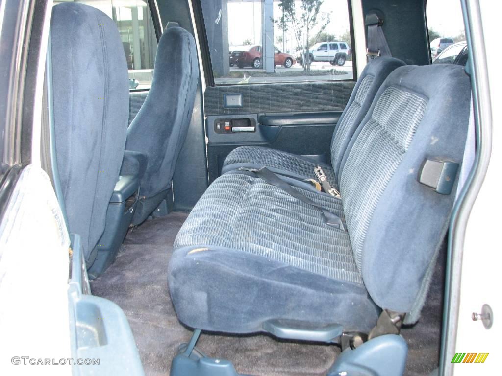 1994 Suburban C2500 - White / Denim Blue photo #14