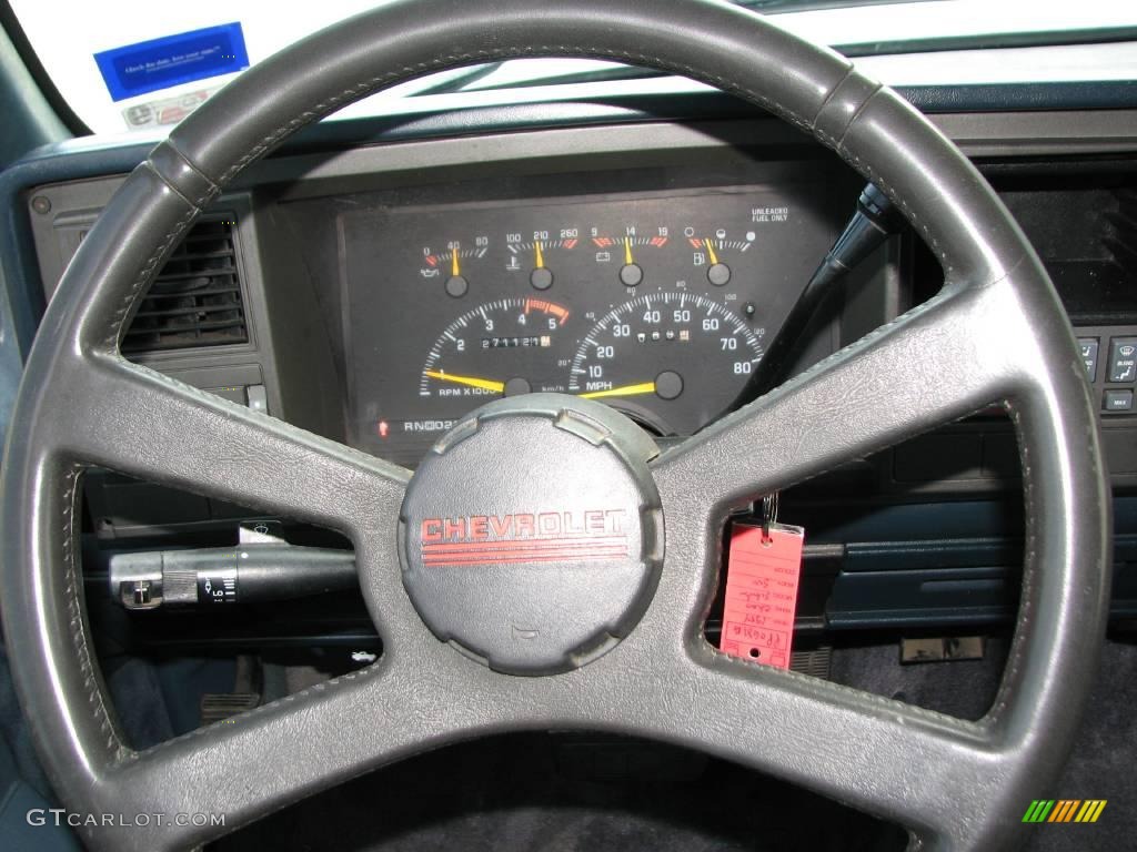 1994 Suburban C2500 - White / Denim Blue photo #18